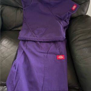 Dickie purple, scrubs, cargo pockets, extra large slightly used no stains as is